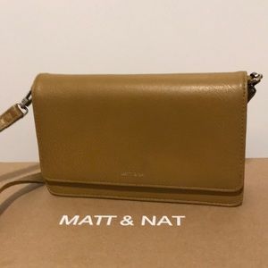 Matt & Nat mustard cross body purse 👜